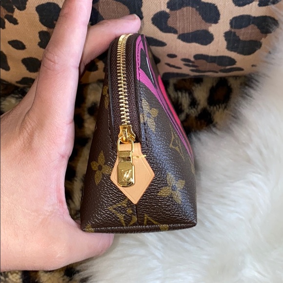 Sold 🎀Louis Vuitton game on collection cosmetic pouch - Picture 9 of 13